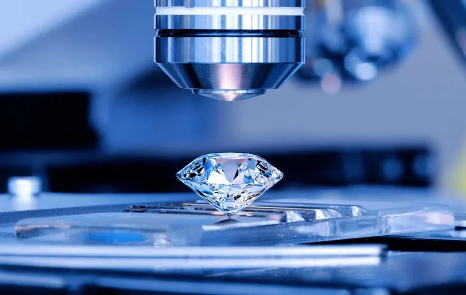 what are the differences between lab grown diamonds and natural diamonds?